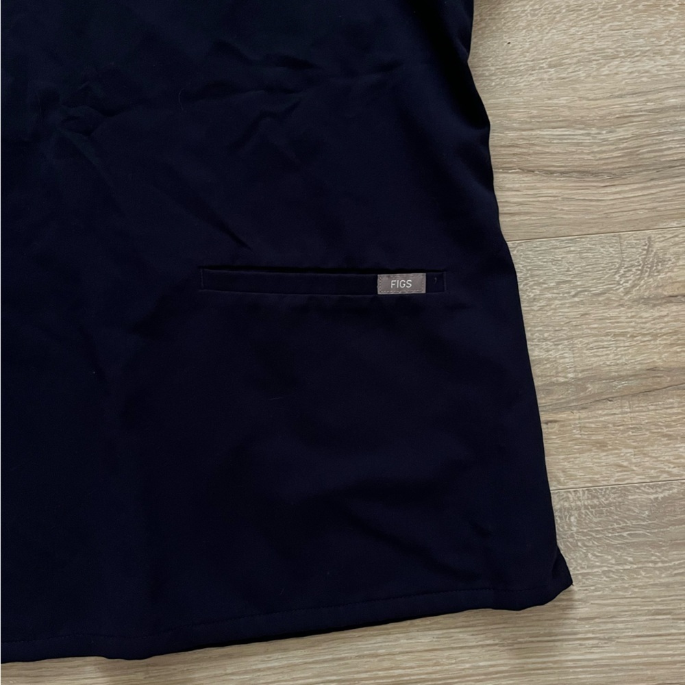 FIGS Women’s Slim Casma Scrub Top Navy Blue - Size XL - Picture 2 of 6